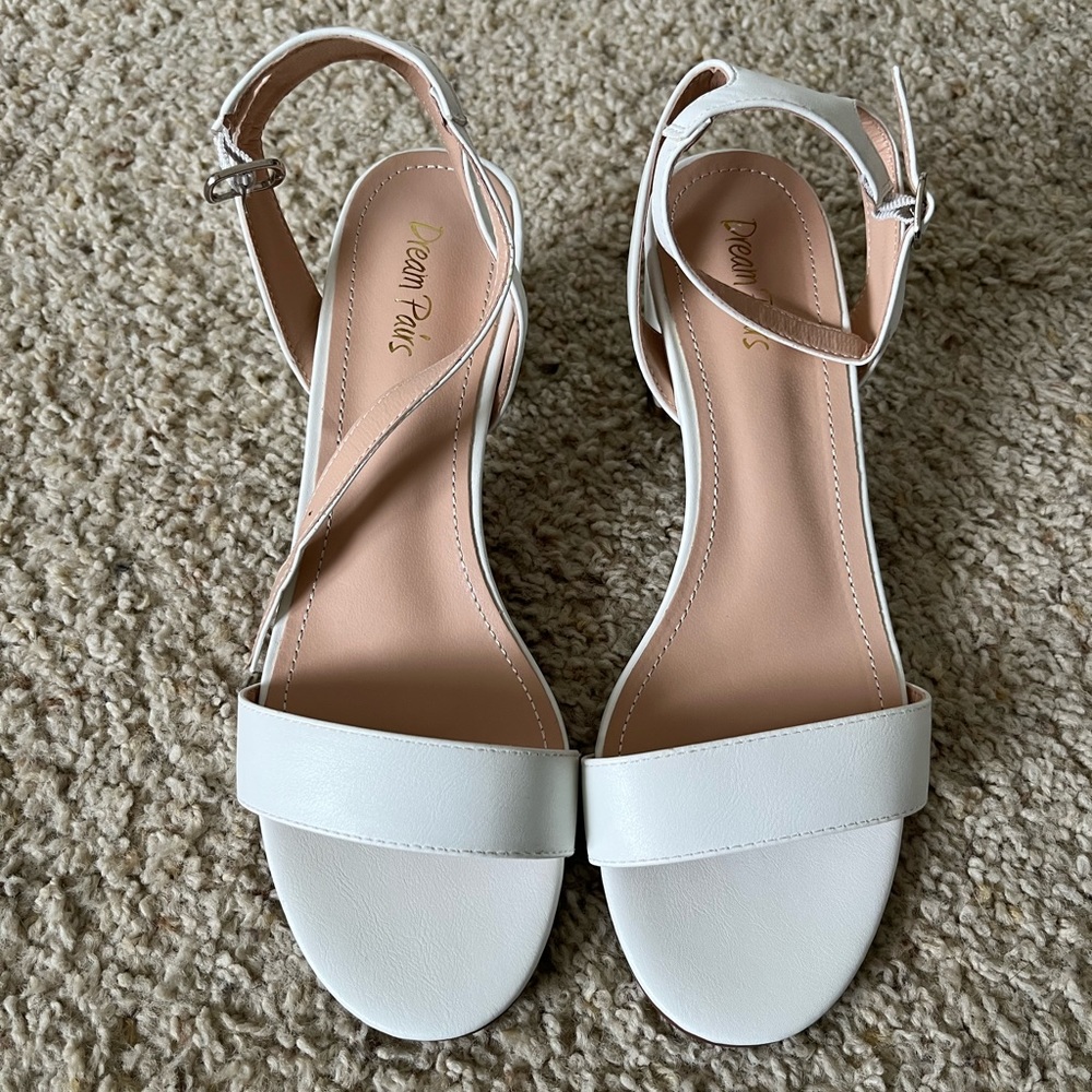 White block heeled sandal by Dream Pairs